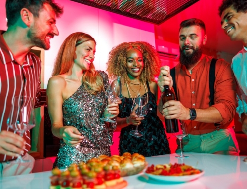 Organizar um chá de casa nova: dicas, presentes, comidinhas, lista de convidados e muito mais