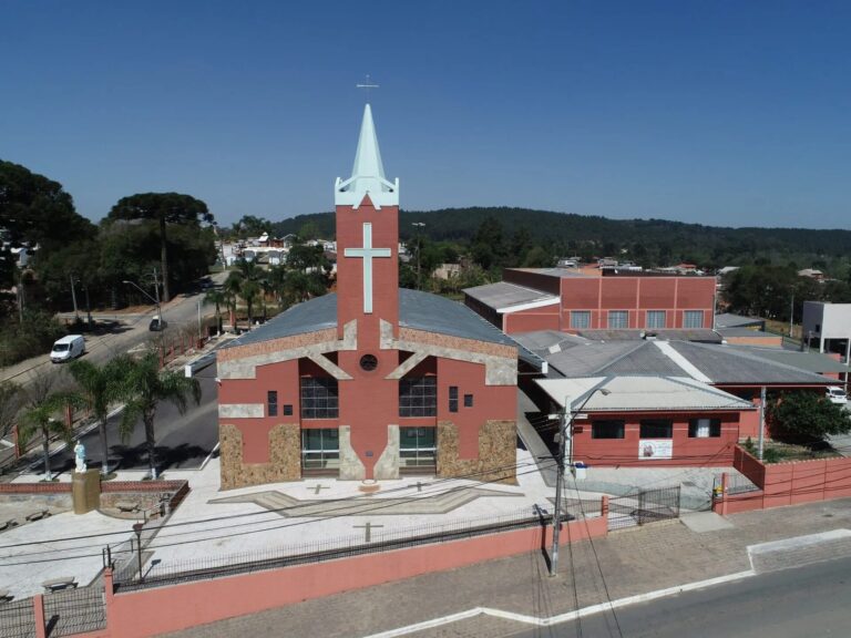 Close up view hand of property realtor giving house keys to new owner after signing contract. Real estate, mortgage and loan Almirante Tamandaré